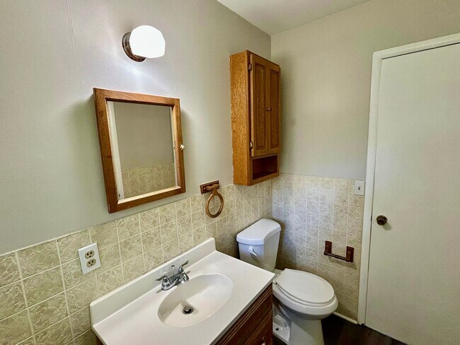 Building Photo - Charming 3-Bedroom Ranch in Bedford Heights