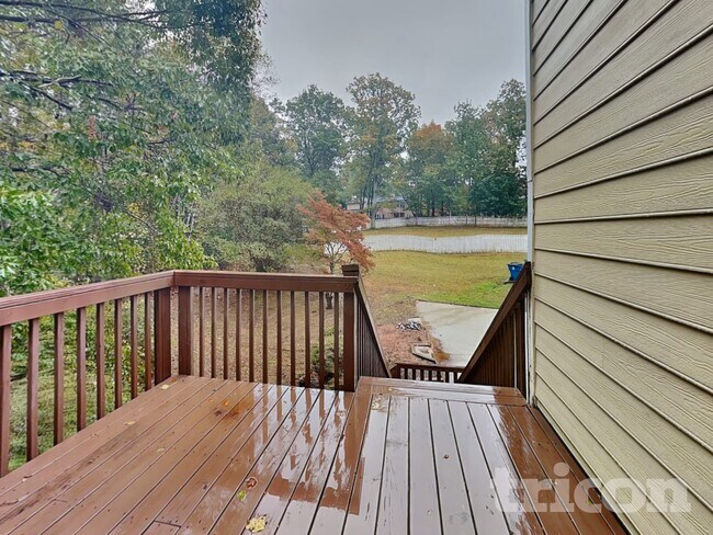 Building Photo - 1925 Sidneys Cove