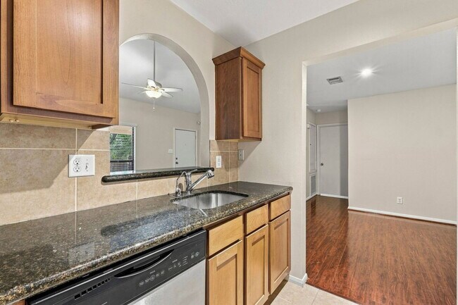 Building Photo - 1100 Augusta Dr