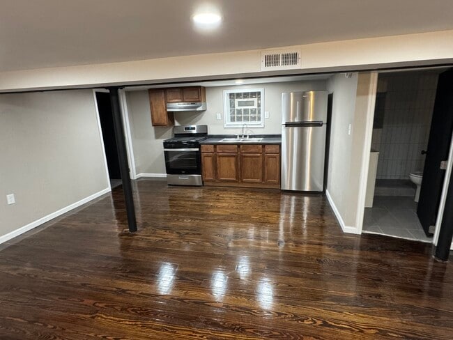 Building Photo - 6840 S Champlain Ave