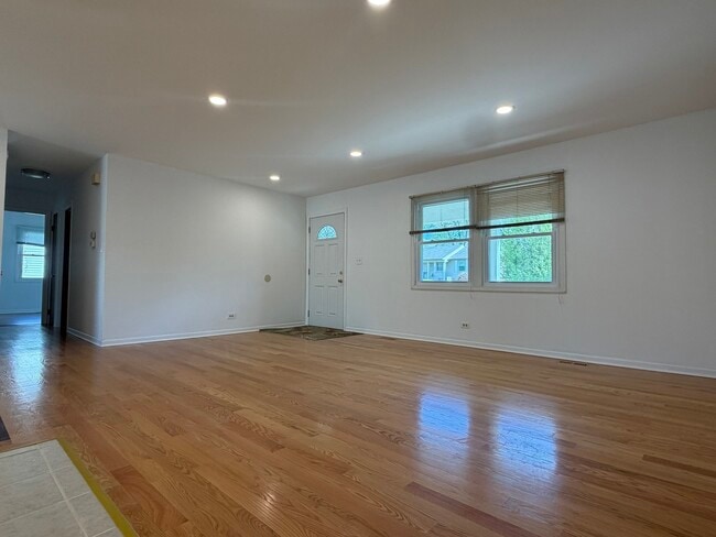 Building Photo - 1161 Parker Ln