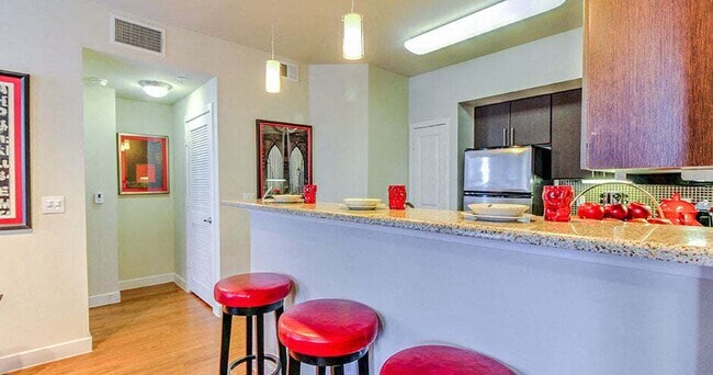 Building Photo - Refined Living Awaits – 2-Bedroom Home