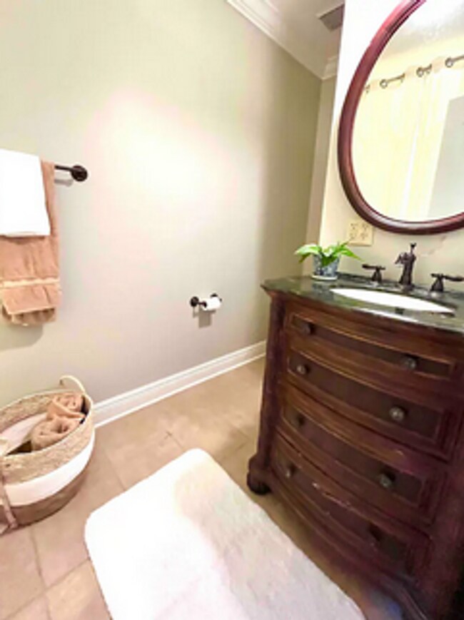 Building Photo - 3 bed/3 bath Furnished/Unfurnished