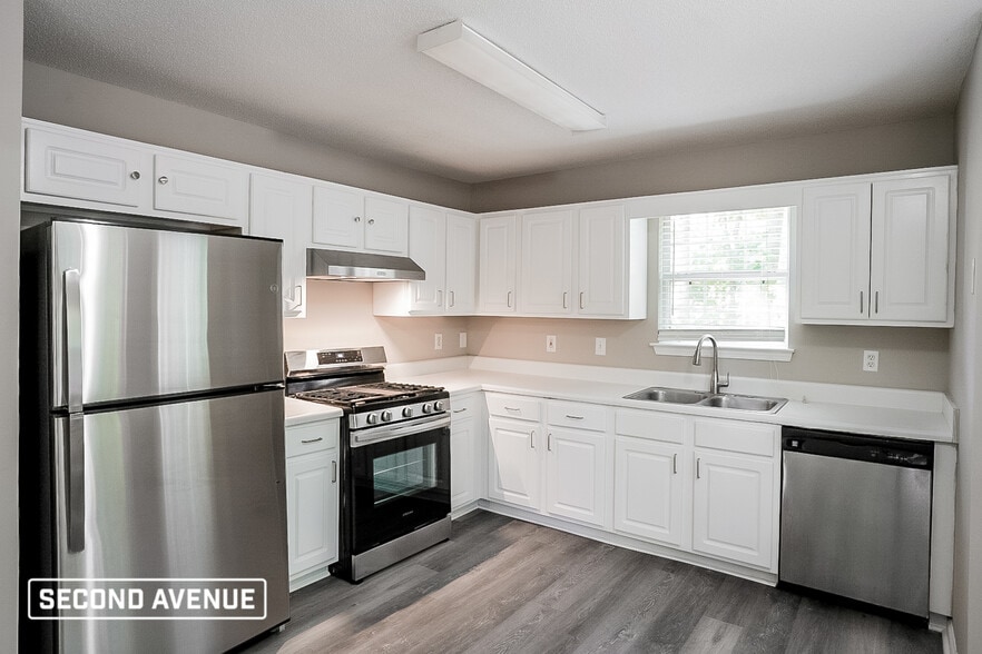 Building Photo - 6410 Hillview Ln