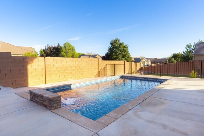 Building Photo - Darling home in desirable Little Valley with a PRIVATE POOL!