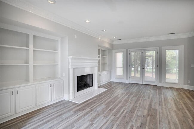 Building Photo - 6310 Chestnut Pkwy