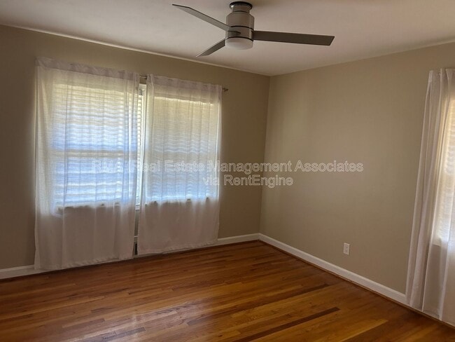 Building Photo - 1133 E College St