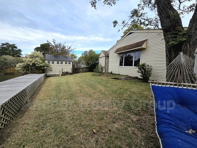 Building Photo - 14 Al St