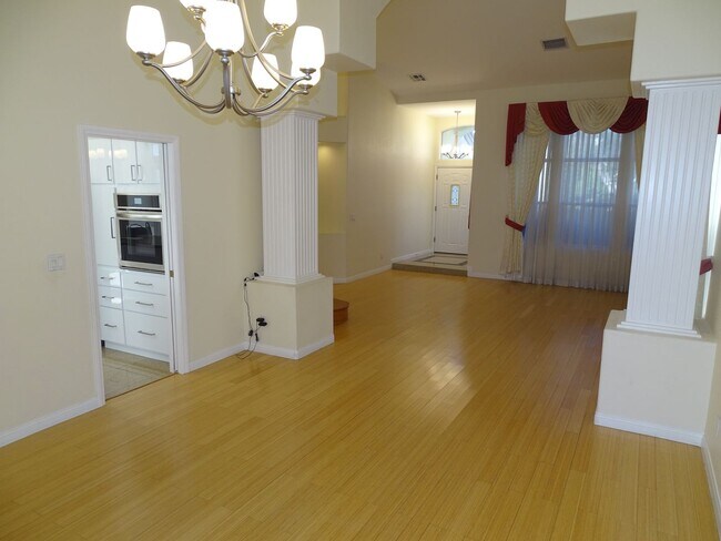 Building Photo - 5 BED Summerlin home w/ 1ST FLOOR BED AND 3/4 BATH