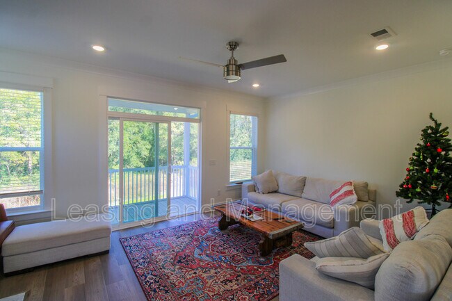 Building Photo - 406 Katies Scenic Ct