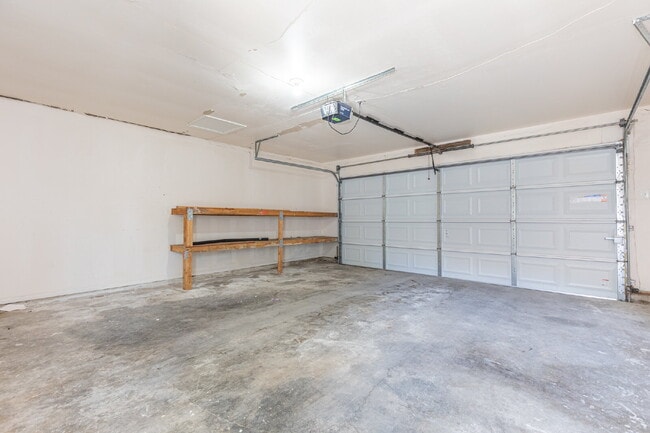 Building Photo - 1366 Bayou Dr