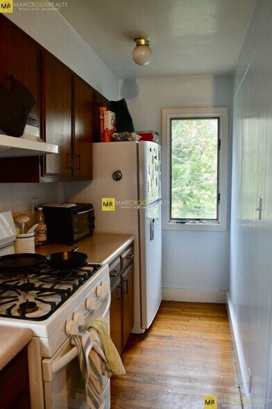 Building Photo - 21 Sartwell Ave