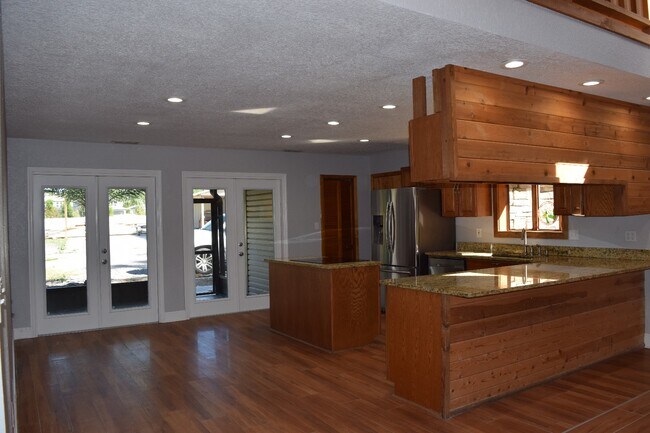 Building Photo - 2718 Viola Ln