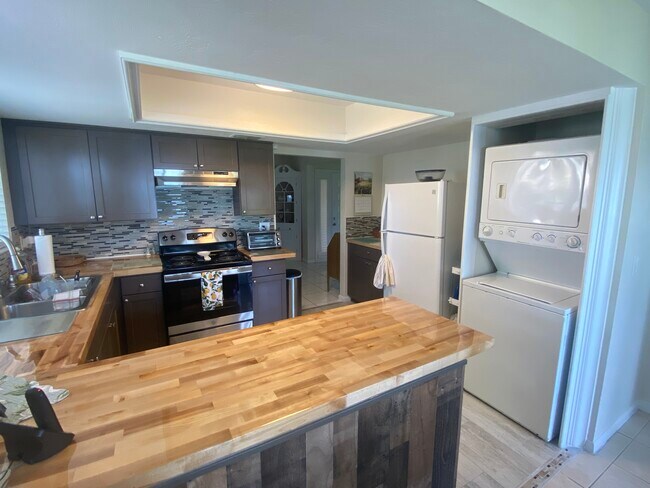 Building Photo - 130 Blue Heron Dr