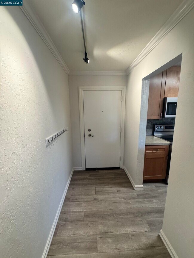 Building Photo - 1085 Murrieta Blvd