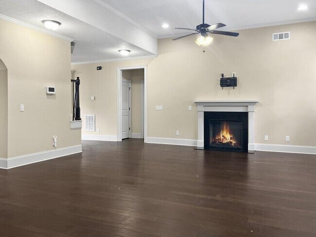 Building Photo - 8614 Crenshaw Dr