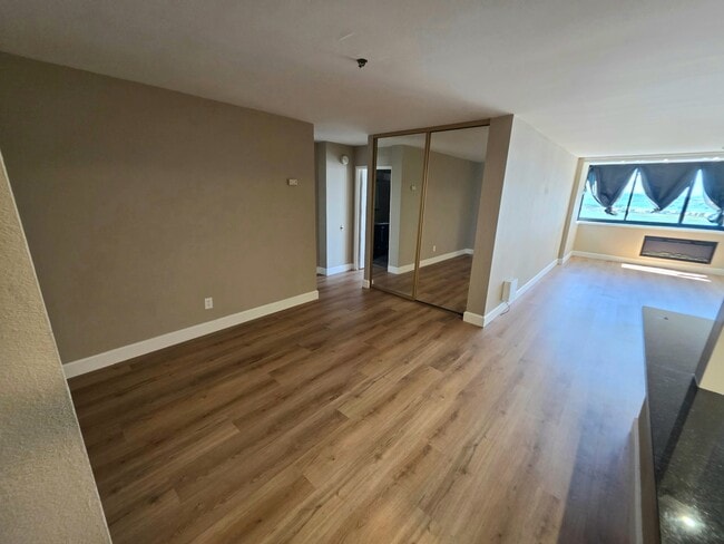 Building Photo - 555 Pierce St