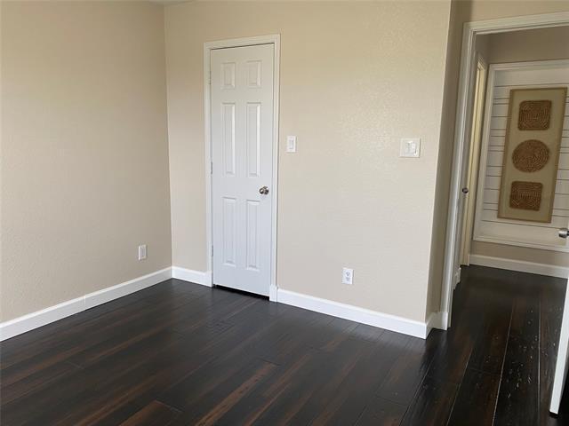 Building Photo - 2920 Pinehurst Ln