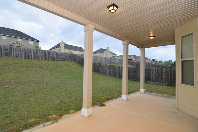 Building Photo - Huge 5 Bed/4 Bath Home Near Ft. Gordon