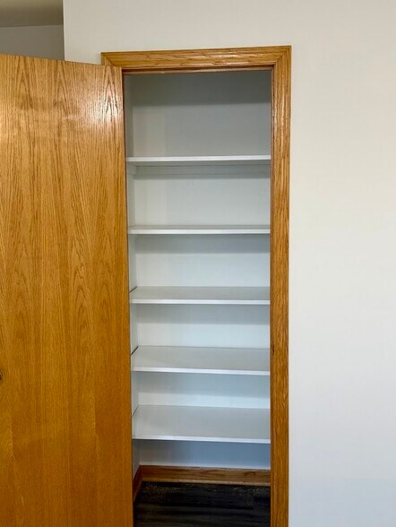 Building Photo - 2042 Cliff Alex Ct S