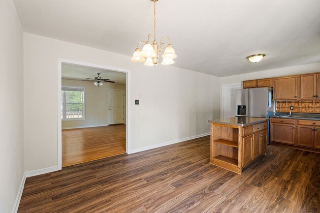 Building Photo - Recently Renovated 3 Bedroom Home in North...