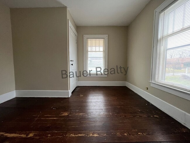 Building Photo - 3 Bedroom single family home