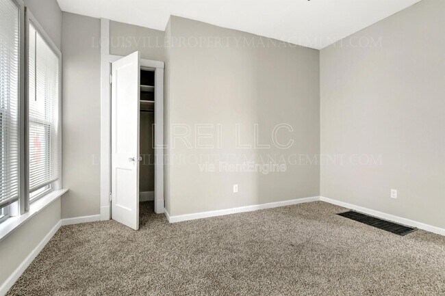 Building Photo - 4141 W Market St