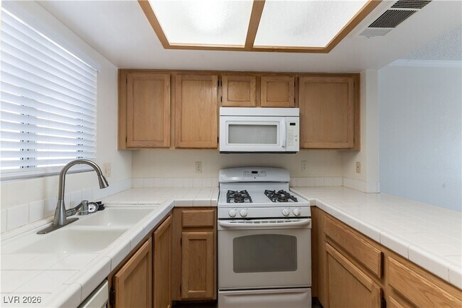 Building Photo - 7100 W Pirates Cove Rd