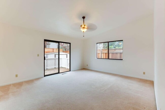 Building Photo - 431 Paul Dr