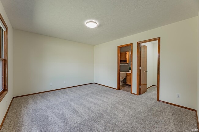Building Photo - 3900 Deer Trail