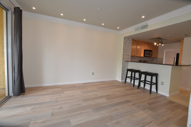 Building Photo - Meridian Luxury Top Floor Unfurnished Stud...