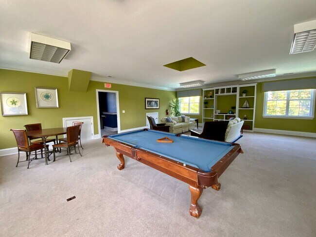 Building Photo - Furnished 3 bedroom 3 bath Condo - Flexibl...
