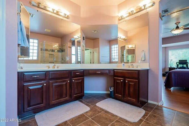 Building Photo - 735 W Carob Pl