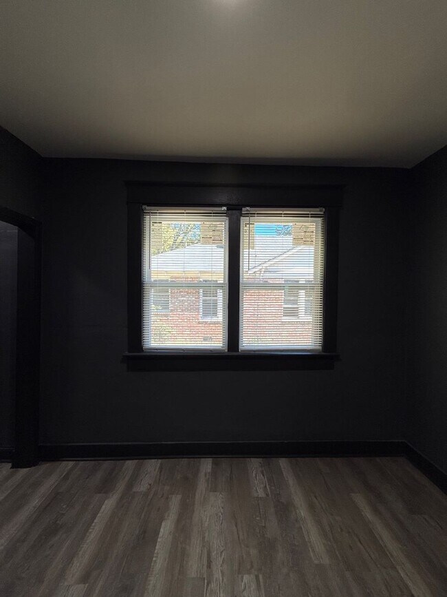 Building Photo - Fully Renovated Home in Berclair/Highland Heights – Section 8 Welcome!