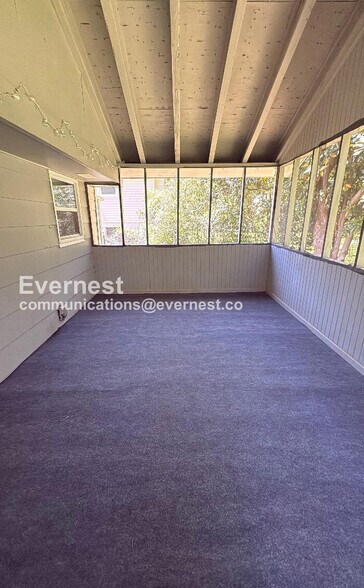 Building Photo - 742 Winter Ln