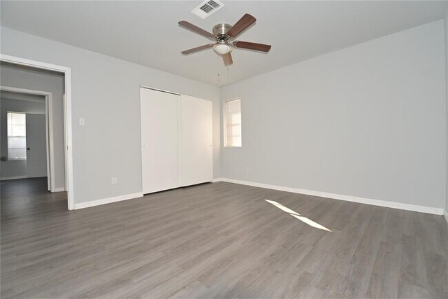 Building Photo - 112 Forestwood Dr