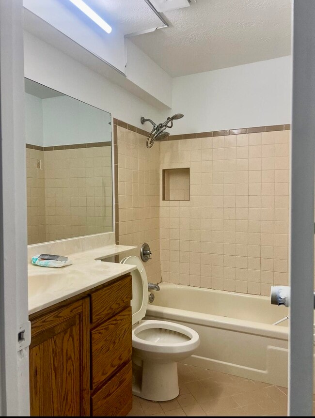 Building Photo - 952 SE Walters Terrace