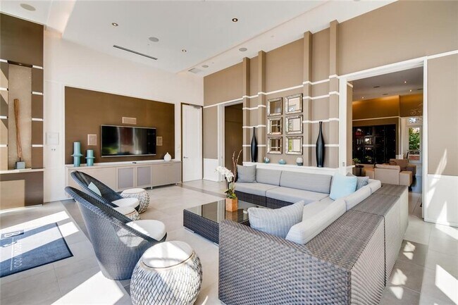 Building Photo - 1820 Peachtree Rd NW