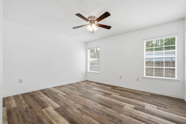 Building Photo - Renovated Home in Niceville!