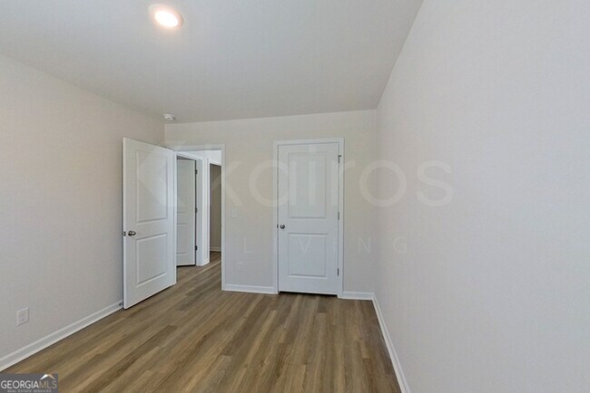 Building Photo - 127 Overstreet Way