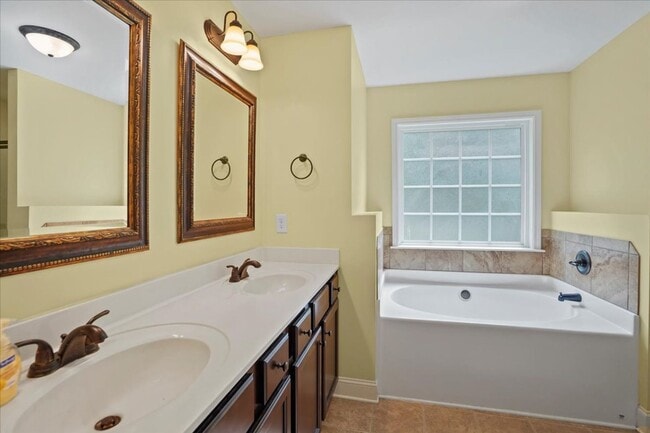 Building Photo - 4 Bedroom, 2.5 Bathroom home in Grovetown with fenced yard and 2-car garage