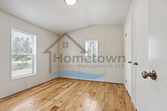 Building Photo - 5563 E Grove Ave