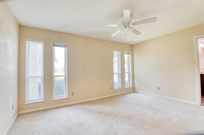 Building Photo - 607 Rosewood Dr