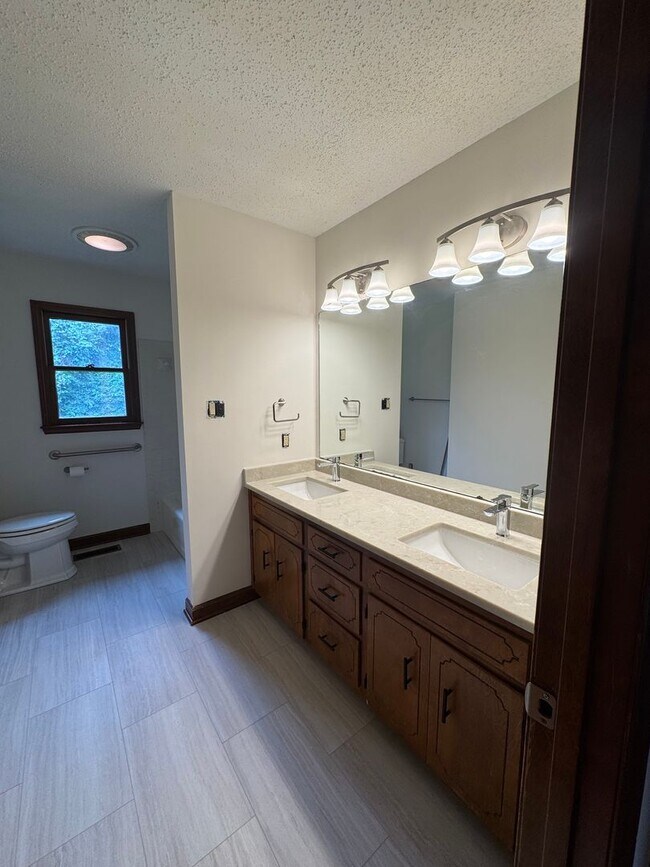 Building Photo - 257 Ponderosa Cir