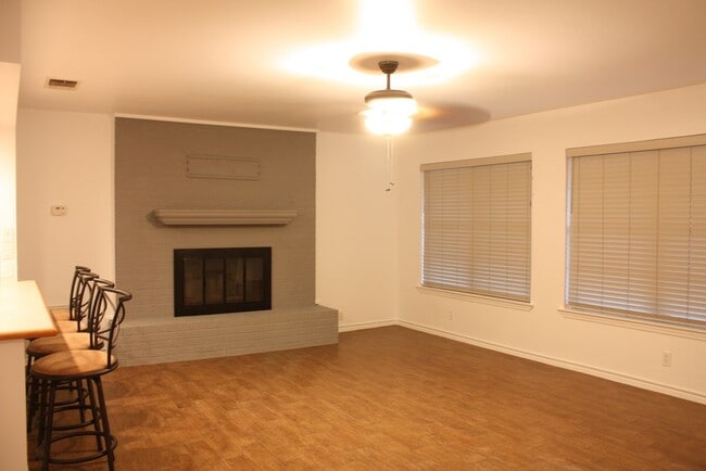 Building Photo - 1316 Carol Ann Dr