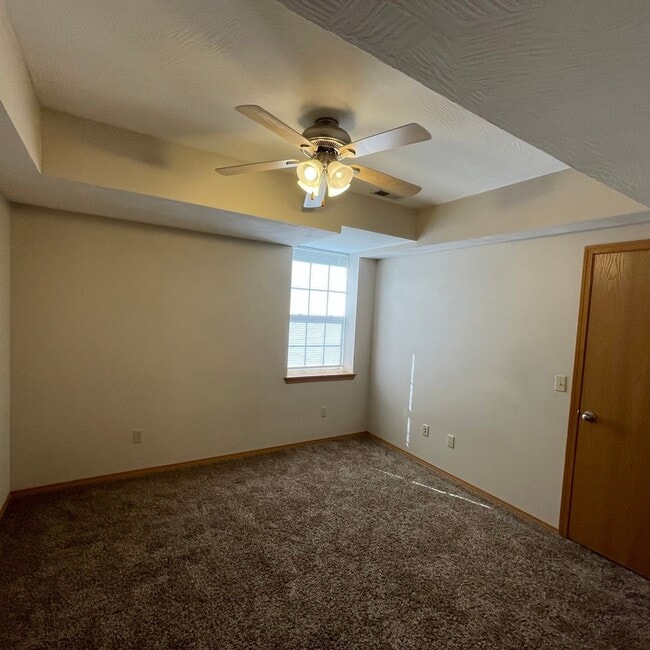 Building Photo - Beautiful 4 bedroom 3 full bathroom Townhome available Now!