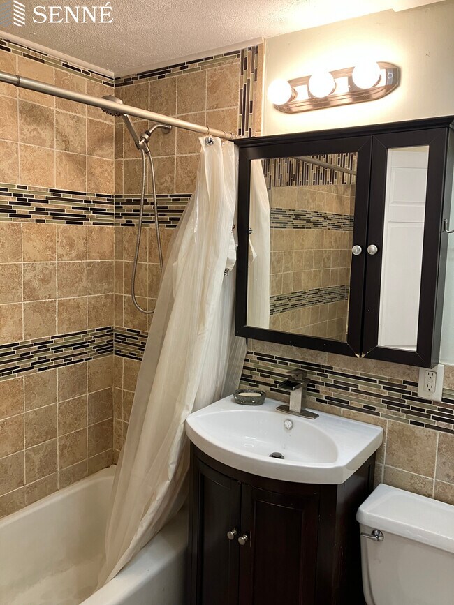 Building Photo - 71 Grovers Ave