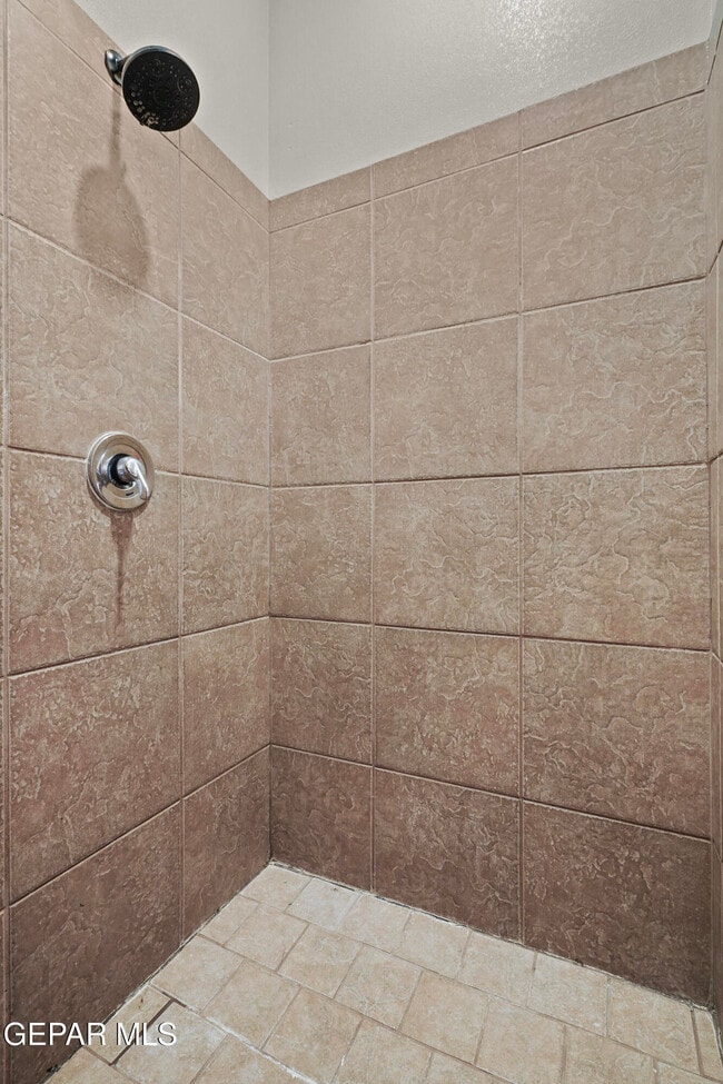 Building Photo - 12000 Prairie Ridge St