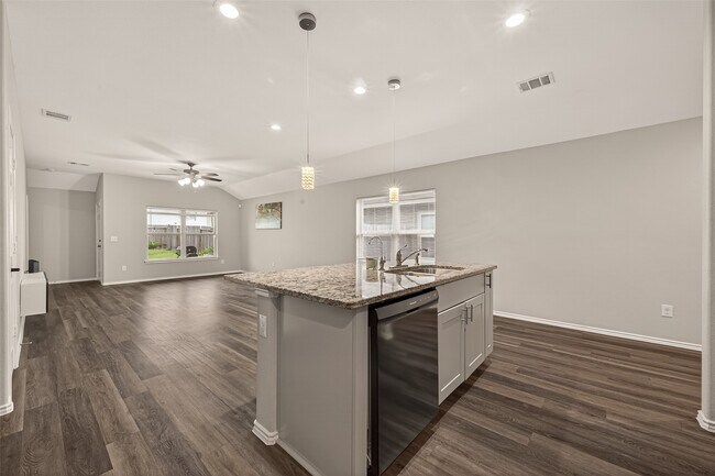 Building Photo - 10411 Meadow Saffron Dr
