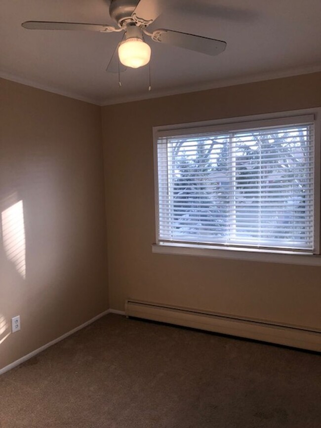 Building Photo - WONDERFUL UPDATED 2 BEDROOM 1 BATHROOM CON...